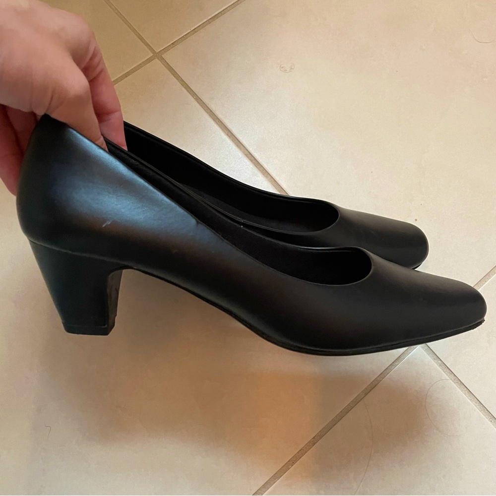 Comfort Plus 1.5 Inch Black Heels Size 8 Great Condition